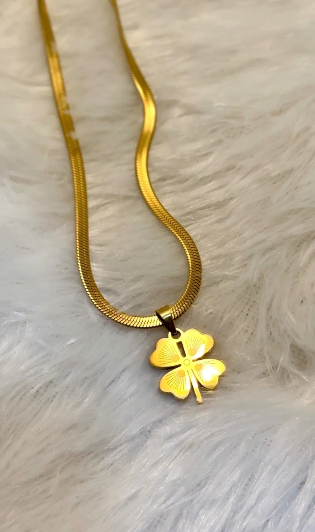 Rich Girl Aesthetic Clover Necklace (18K Gold Plated Chic Bold Fashion Jewelry Style) For Women