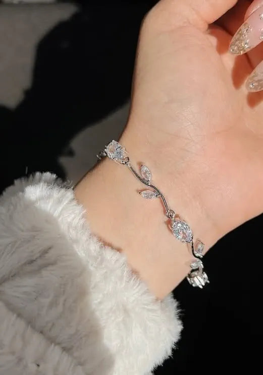 Voyagee | Anti tarnish Tulip Bracelet