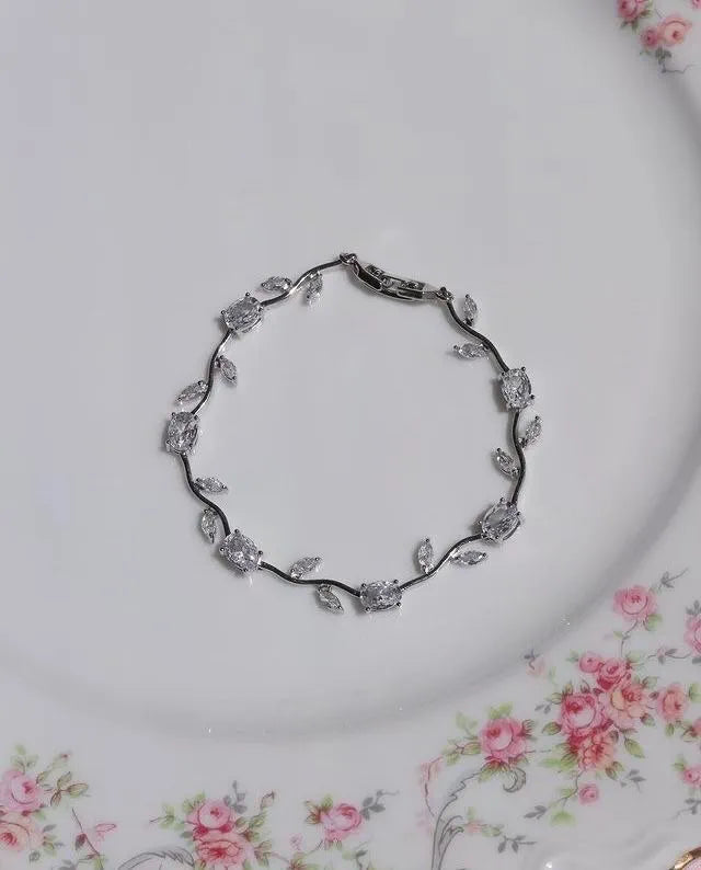 Voyagee | Anti tarnish Tulip Bracelet