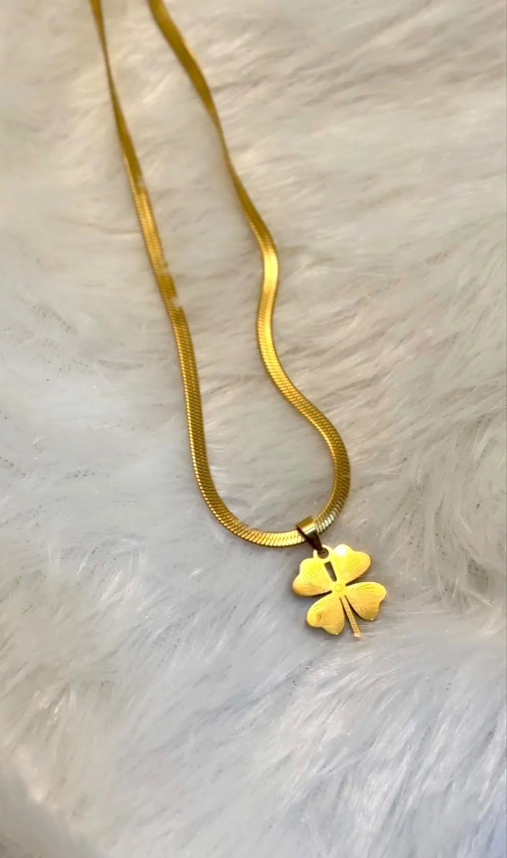 Rich Girl Aesthetic Clover Necklace (18K Gold Plated Chic Bold Fashion Jewelry Style) For Women