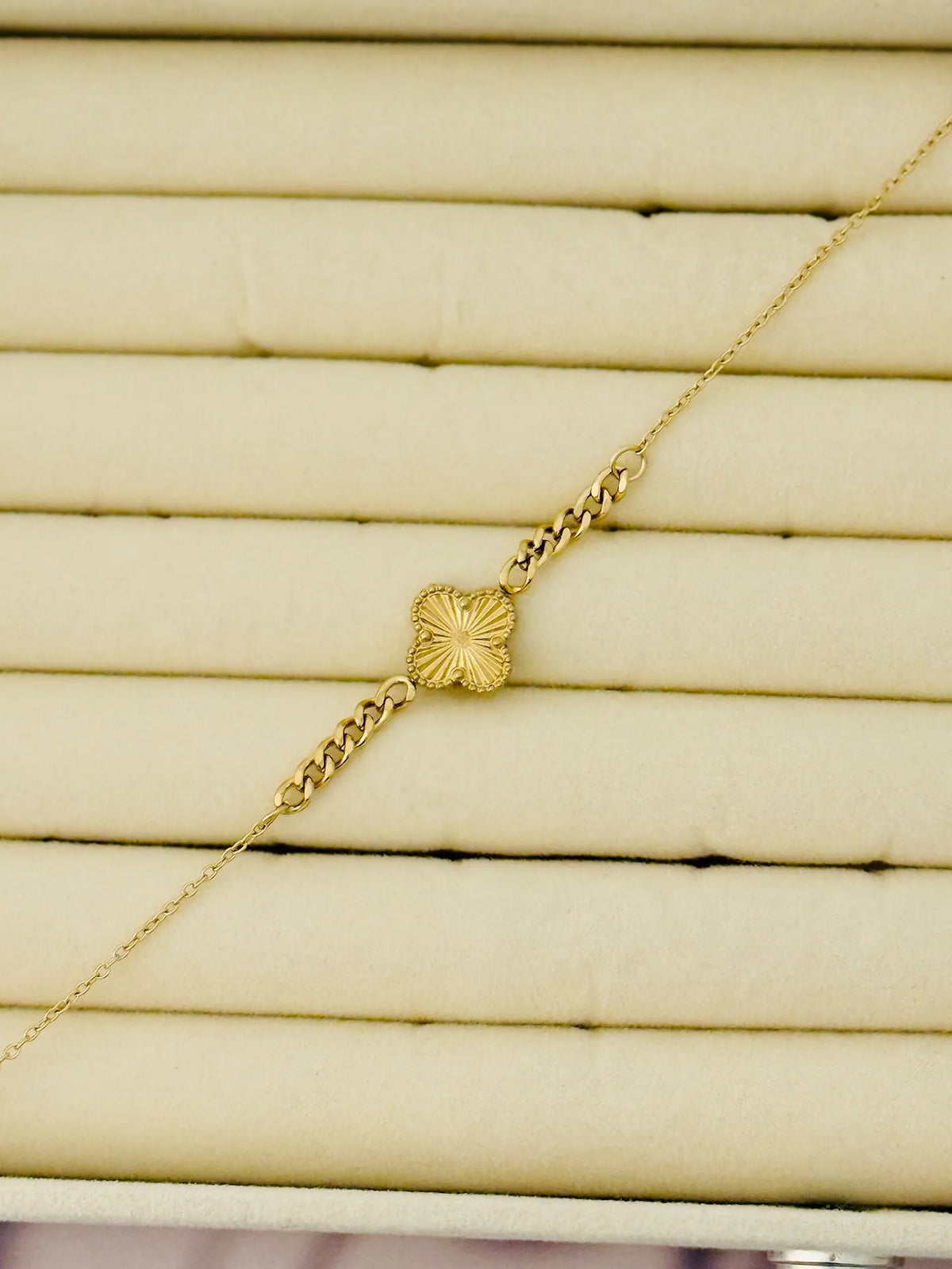 The Sunburst Clover Curb Stainless Steel Anti Tarnish Bracelet