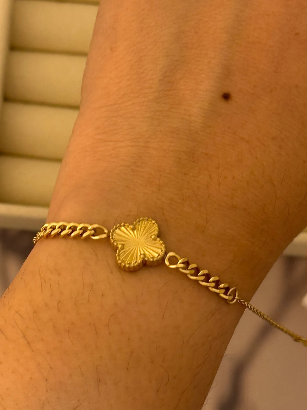 The Sunburst Clover Curb Stainless Steel Anti Tarnish Bracelet